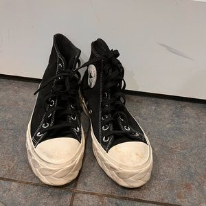 BLACK PLATFORM CONVERSE WITH BRAIDED BOTTOM